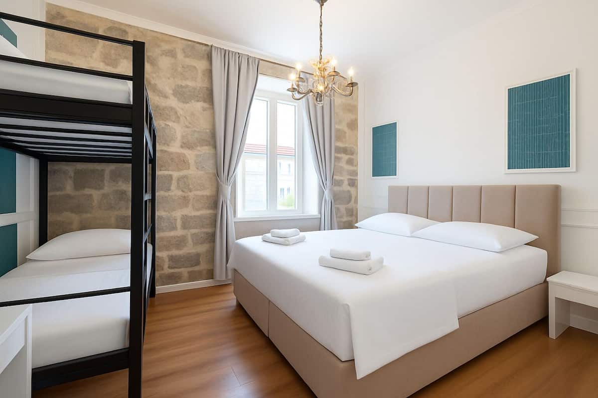 Deluxe Room (Room1)