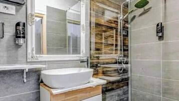 Deluxe Double Room (Room4) | Bathroom | Shower, hydromassage showerhead, free toiletries, hair dryer