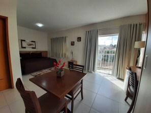 Minibar, escritorio, wifi gratis y ropa de cama