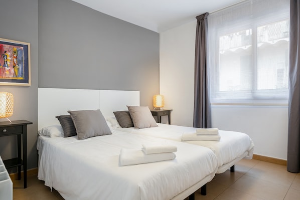 Apartment, 3 Bedrooms, 2 Bathrooms | Individually furnished, iron/ironing board, free cribs/infant beds - Inside Barcelona Apartments Salvà (Barcelona)