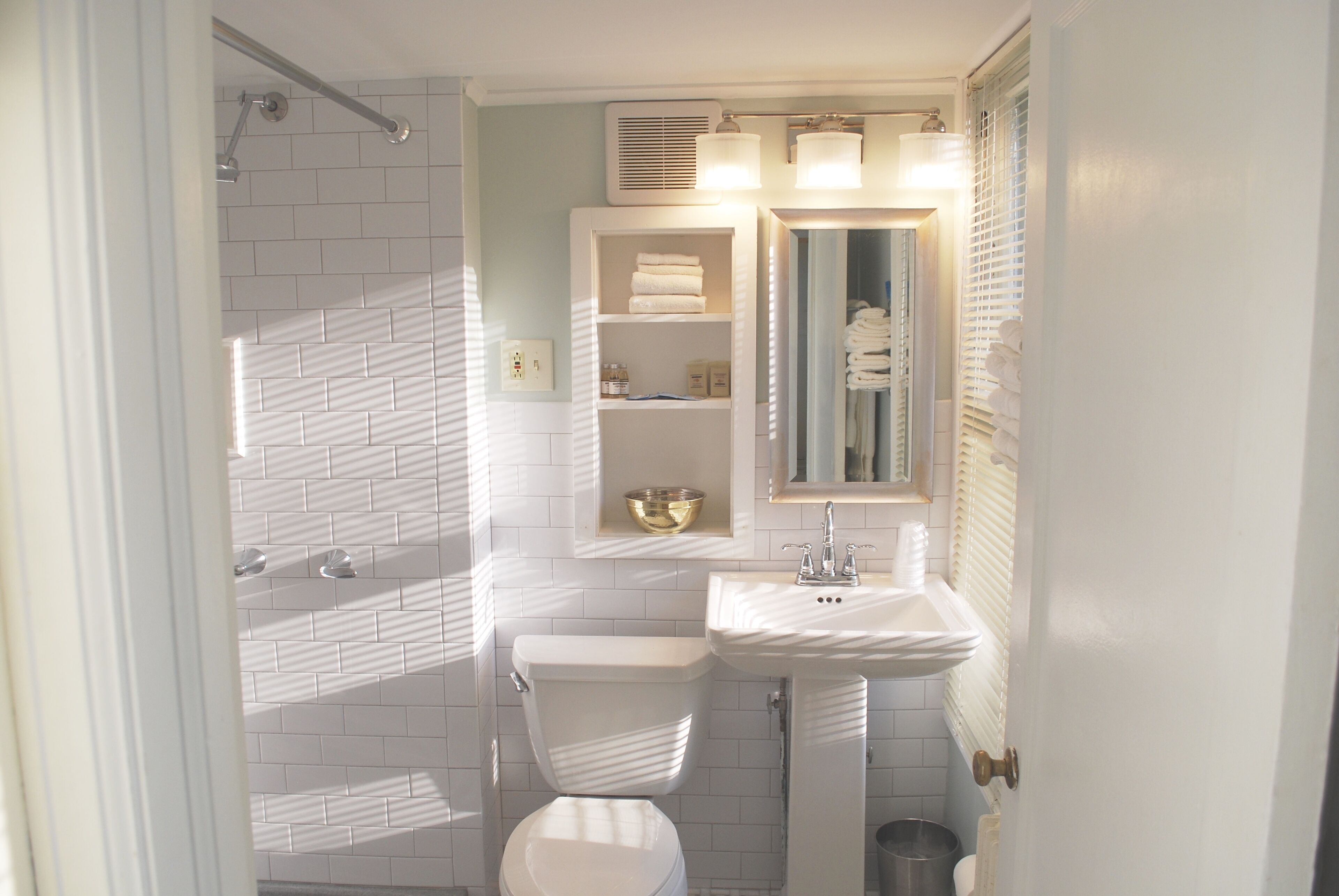 deluxe double room, ensuite (queen with porch #19) | bathroom