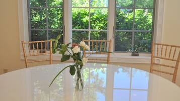 Apartment, Ensuite (Dining room) | Restaurant