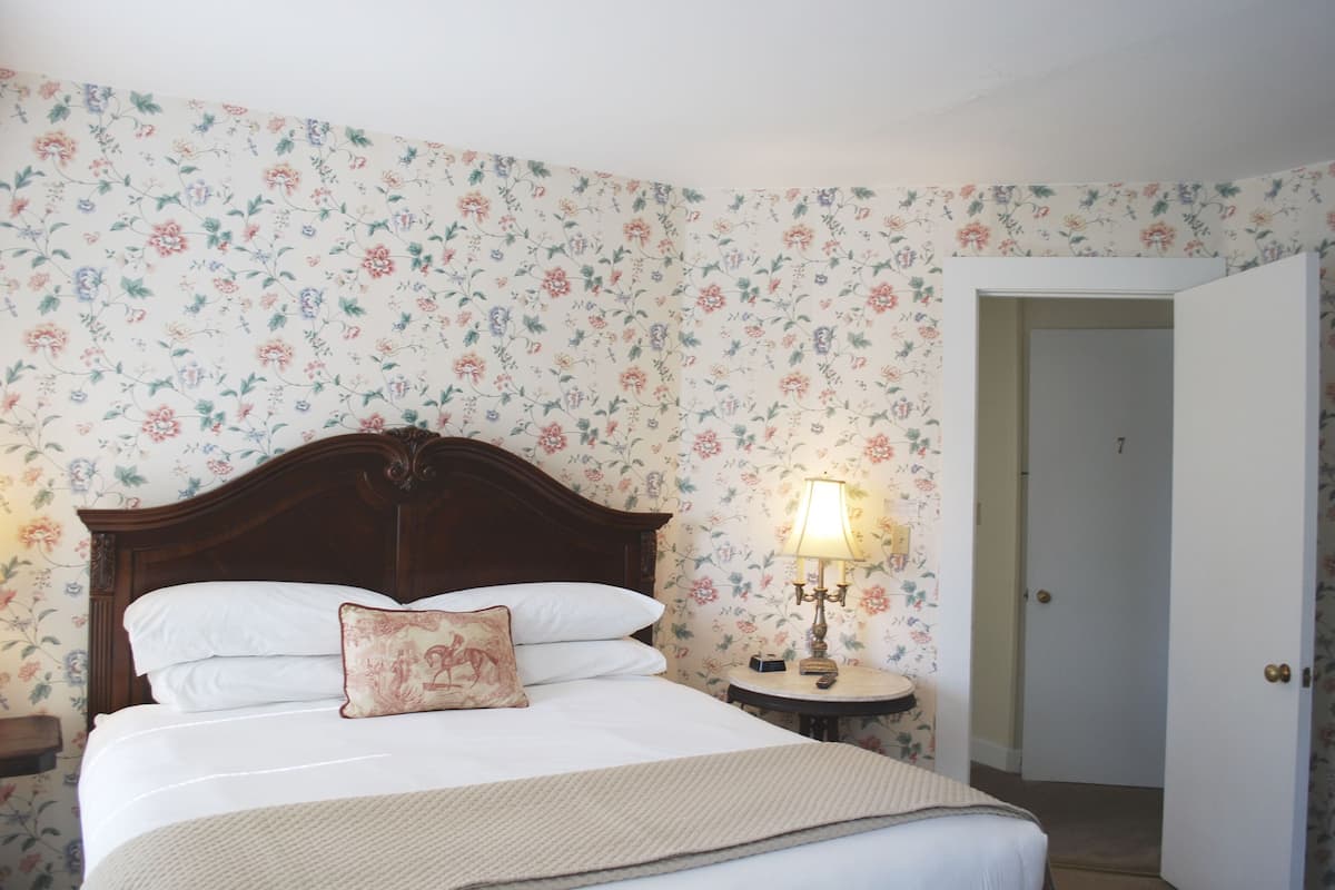 Deluxe Quadruple Room, Private Bathroom (Room 7 Suite) | Interior