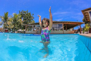 Outdoor pool, sun loungers - Hotel Real Comandatuba (Una)