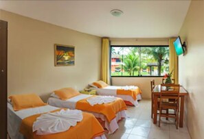 Triple Room | Minibar, desk, bed sheets - Hotel Real Comandatuba (Una)