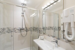 Economy-Doppelzimmer | Badezimmer
