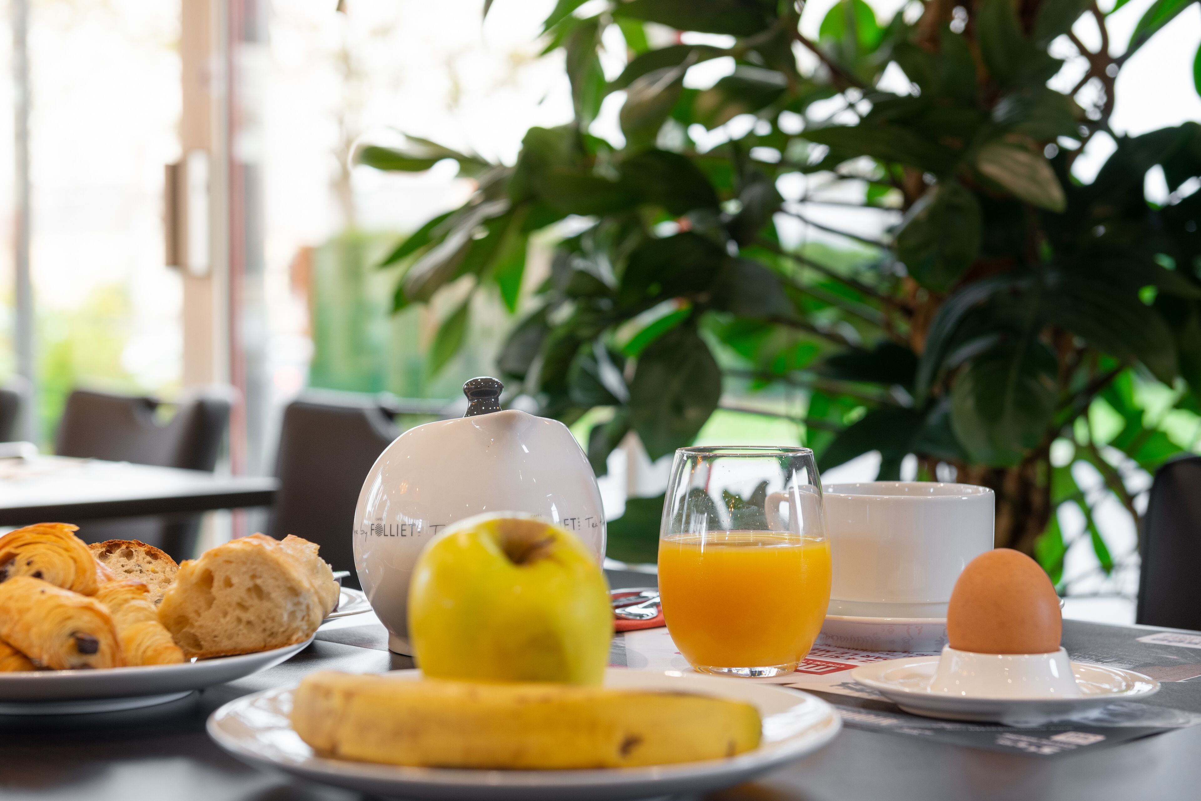daily buffet breakfast (eur 15 per person)