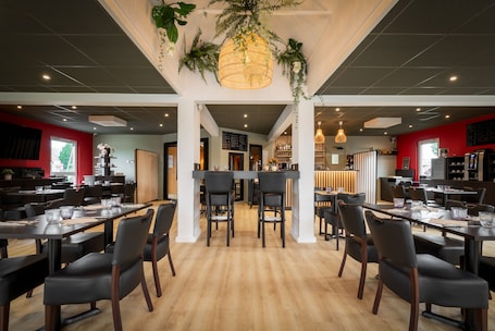 Restaurant. Hotel Zenith Caen