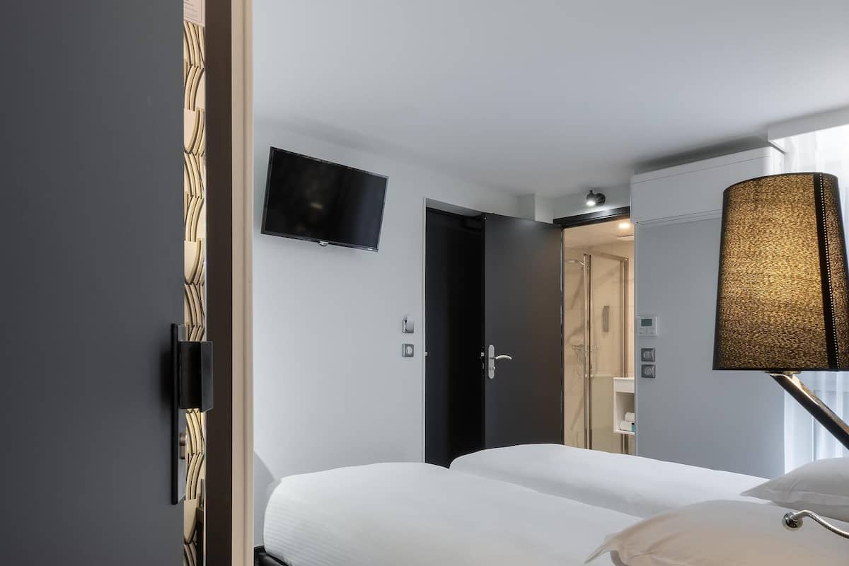 basic twin room, 2 single beds | premium bedding, individually decorated, individually furnished, desk