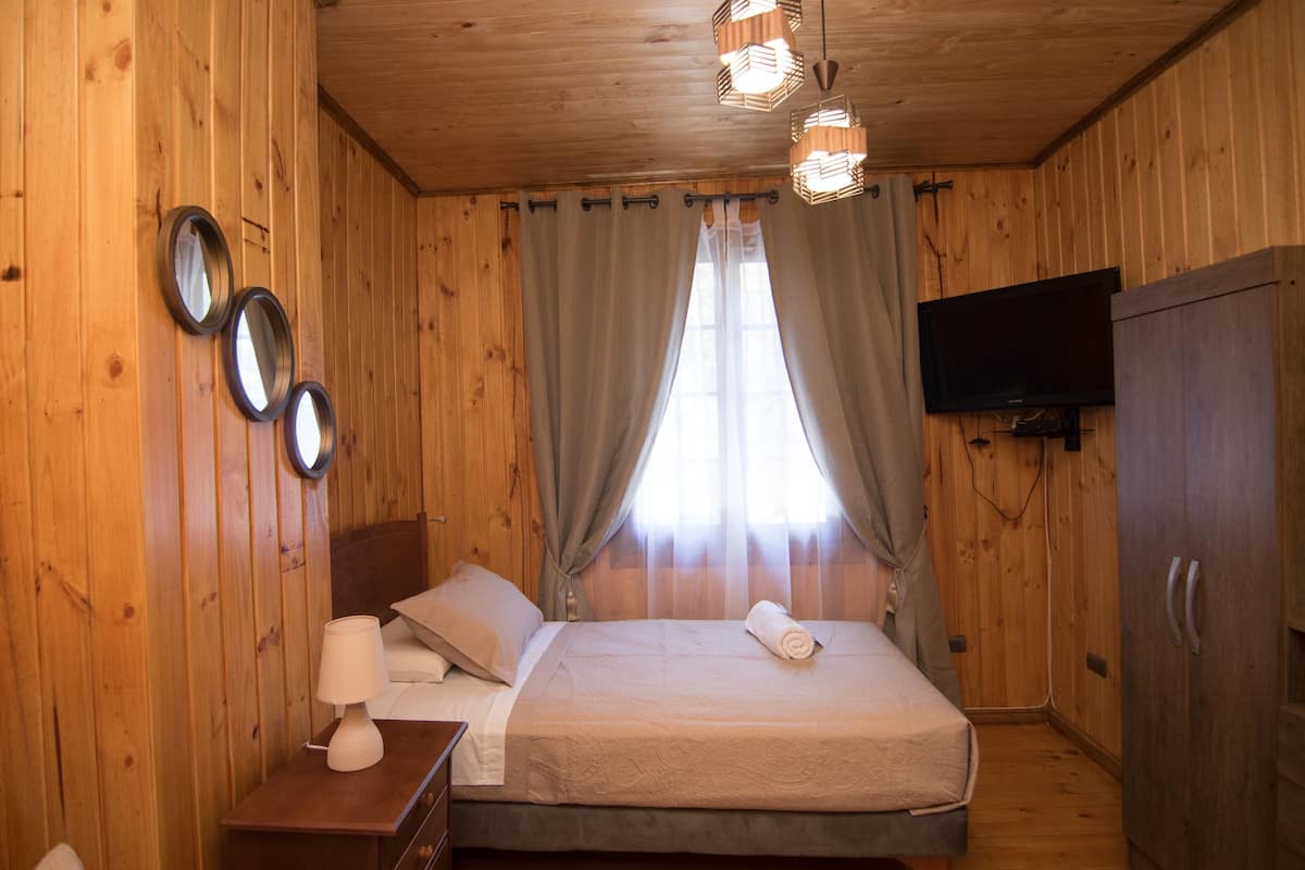 Habitación con 2 camas individuales (4) | Ropa de cama de alta calidad, edredones de plumas, escritorio