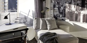 Standard-Studio | Wohnbereich | Fernseher