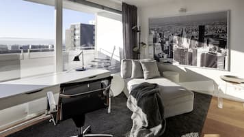 Standard Studio | Living area | TV