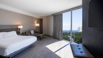 Ropa de cama de alta calidad, camas con pillow-top y escritorio