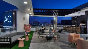 2 bar/dinlenme salonu, havuz kenarı barı