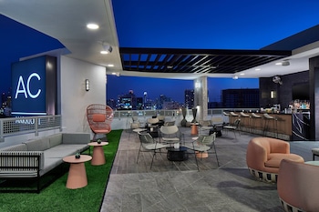 2 bars/lounges, poolside bar at AC Hotel Miami Wynwood