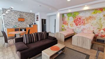 Apartment | Living area | Flat-screen TV