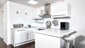 Studio Standar | Dapur pribadi | Mesin pembuat kopi/teh, lemari es, microwave, dan oven