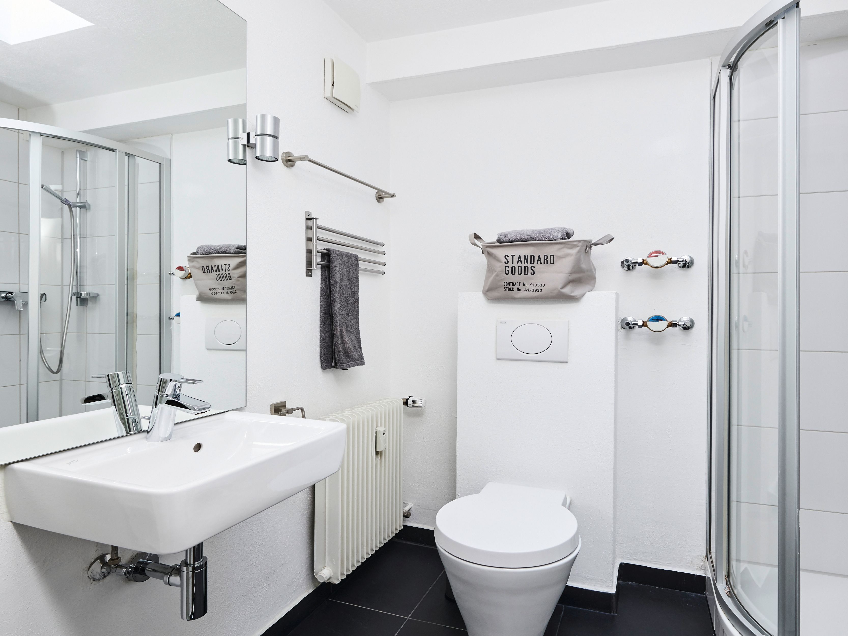 Standard-Studio | Dusche im Bad