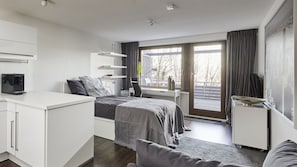 Individuell dekoriert, individuell eingerichtet, Bügeleisen/Bügelbrett