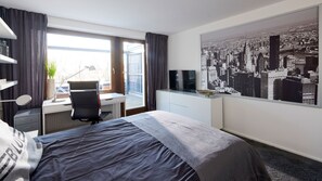 Standard Studio | Individually decorated, individually furnished, iron/ironing board - criston apartments - central living P (Tuebingen)