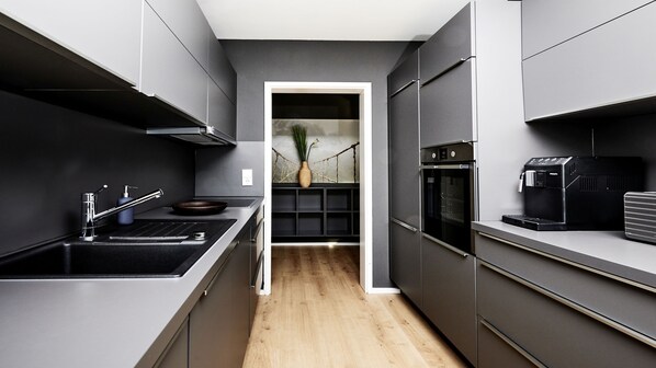 Standard Condo | Private kitchen | Fridge, microwave, oven, stovetop - criston apartments like home G (Tuebingen)