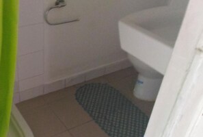 Bathroom - Come Inn Lisbon Penha de França (Lisbon)