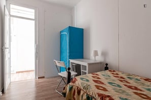 Rideaux d’obscurcissement, accès au Wi-Fi (inclus), literie fournie
