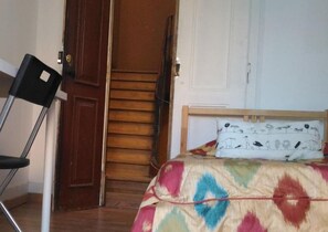 Blackout curtains, free WiFi, bed sheets - Come Inn Lisbon Penha de França (Lisbon)