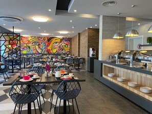 Tägliches Frühstücksbuffet (280 UAH pro Person)