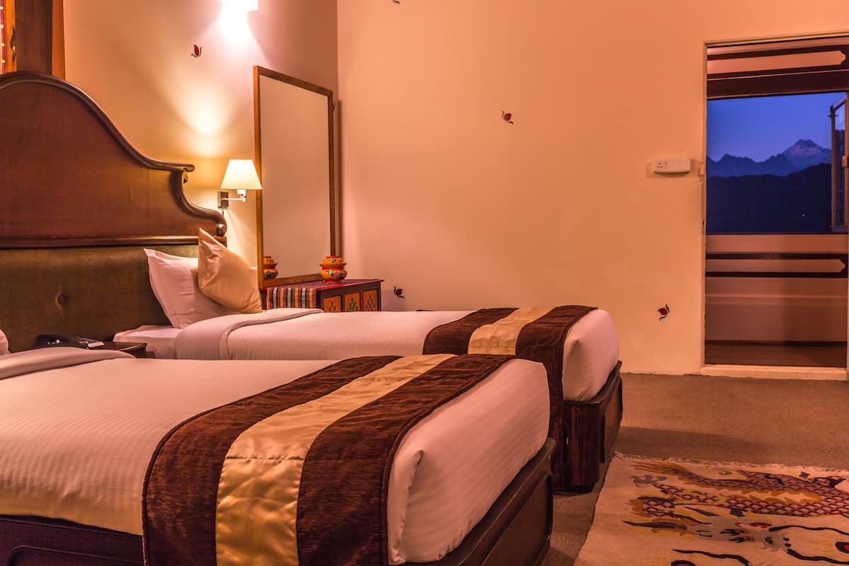1 kamar tidur, seprai premium, selimut bulu angsa, dan brankas
