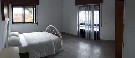 Hypo-allergenic bedding, soundproofing, free WiFi, bed sheets