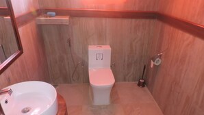 A bathroom with a toilet, sink, and shower. - White Tower Villa  Sri Lanaka (Nuwara Eliya)