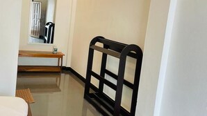 Premium bedding, desk, WiFi (free), individually furnished