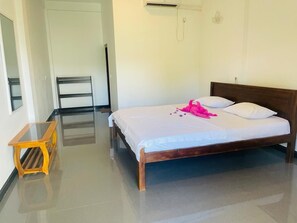 Habitación Deluxe doble | Ropa de cama de alta calidad, mobiliario individual, escritorio