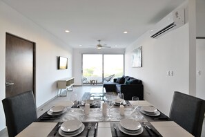 Appartement Standard, 1 chambre, non-fumeur | Repas dans la chambre