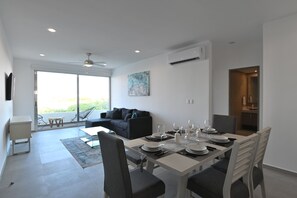 Apartamento estándar, 1 habitación, no fumadores | Zona de estar | Una televisión de pantalla plana