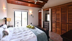 Standard House, 3 Bedrooms, Non Smoking | 3 bilik tidur, peti besi dalam bilik, seterika/papan seterika 