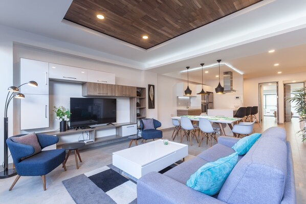 Appartement Standard, 2 chambres, non-fumeur | Salle de séjour | Téléviseur à écran plat