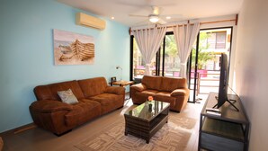 Unclassified image, 4 of 24, button - Lunada 103 (Playa del Carmen)