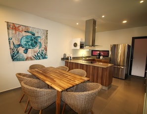 Appartement Standard, 2 chambres, non-fumeur | Repas dans la chambre