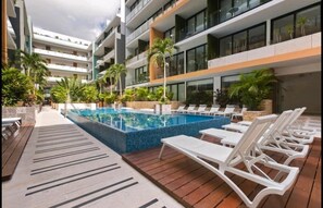 2 outdoor pools