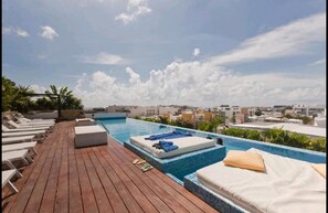 Rooftop pool - The City 1 BD (Playa del Carmen)