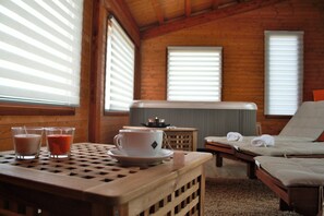 Sauna, bain à remous, massages des tissus profonds, massages