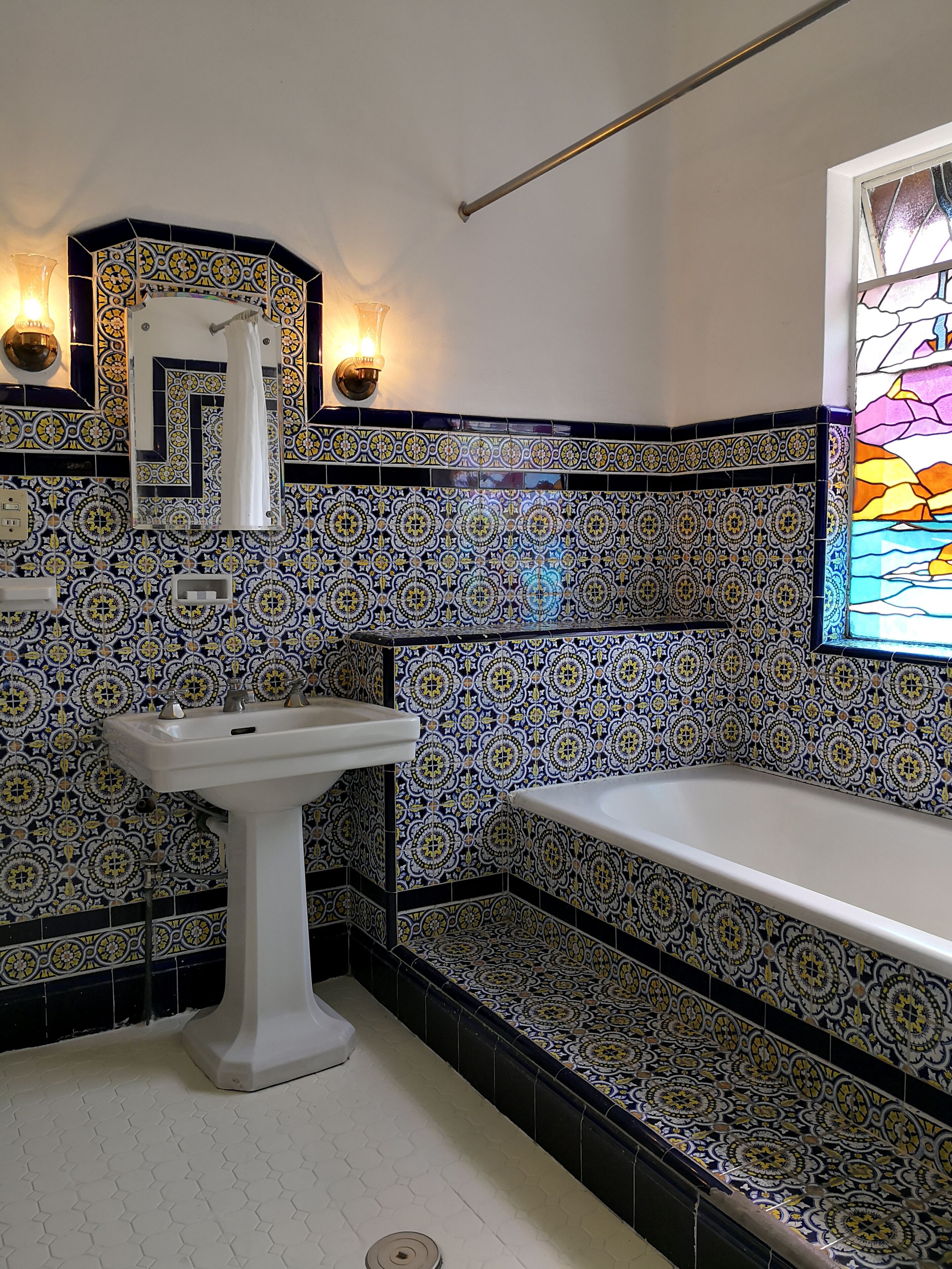 Habitación Deluxe con 1 cama matrimonial o 2 individuales | Edredón, caja de seguridad en la habitación y decoración personalizada 