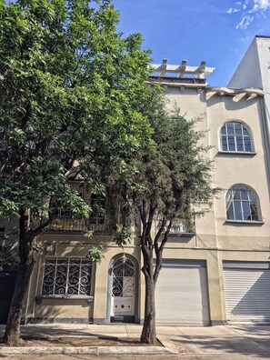 ด้านหน้าที่พัก