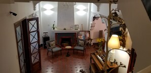 ฝ่ายต้อนรับ