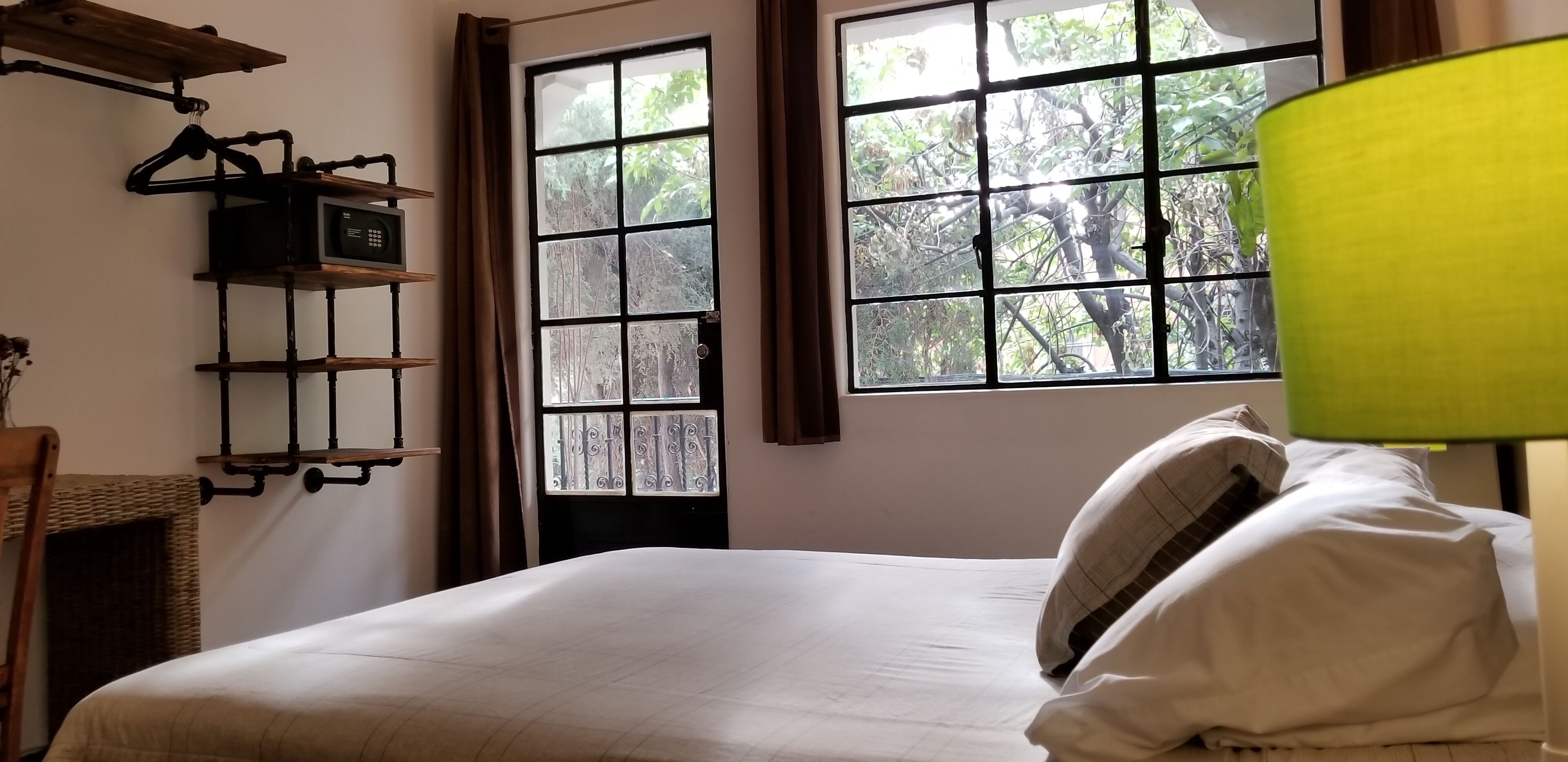 Habitación clásica doble | Edredones de plumas, caja fuerte, decoración individual