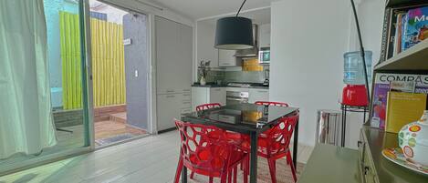 Appartement Panoramique | Cuisine privée | Grand réfrigérateur, micro-ondes, four, grille-pain