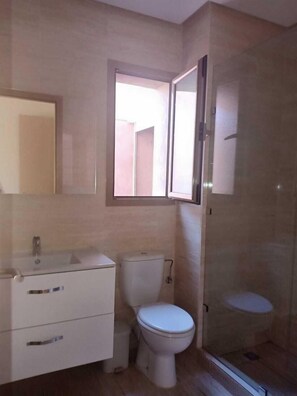 Apartment, 2 Schlafzimmer | Badezimmer