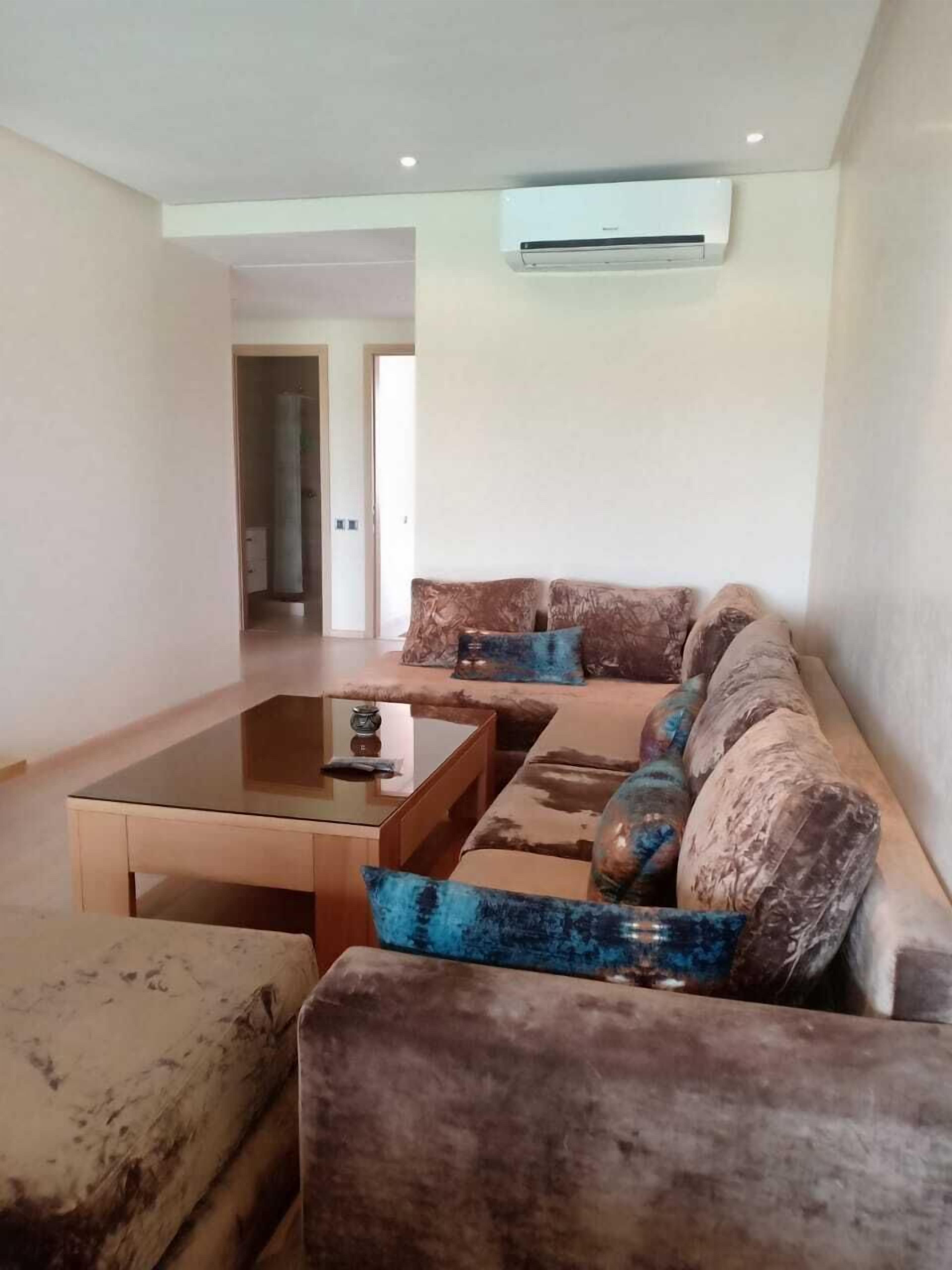 Apartamento, 2 habitaciones | Zona de estar | Una televisión de pantalla plana